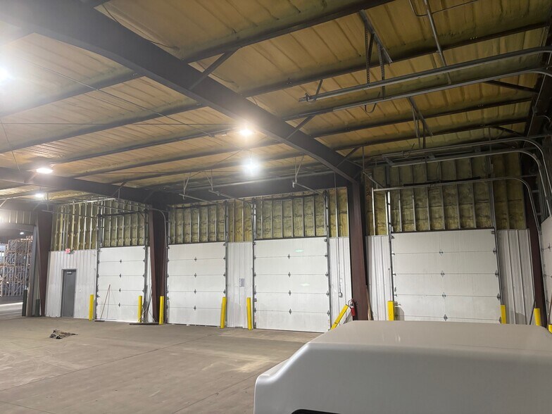 More Photos Of 4915 E Colonville Rd, Clare Warehouse For Lease