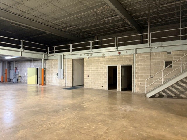 More Photos Of 1116 Edgewood Ave N, Jacksonville Warehouse For Lease