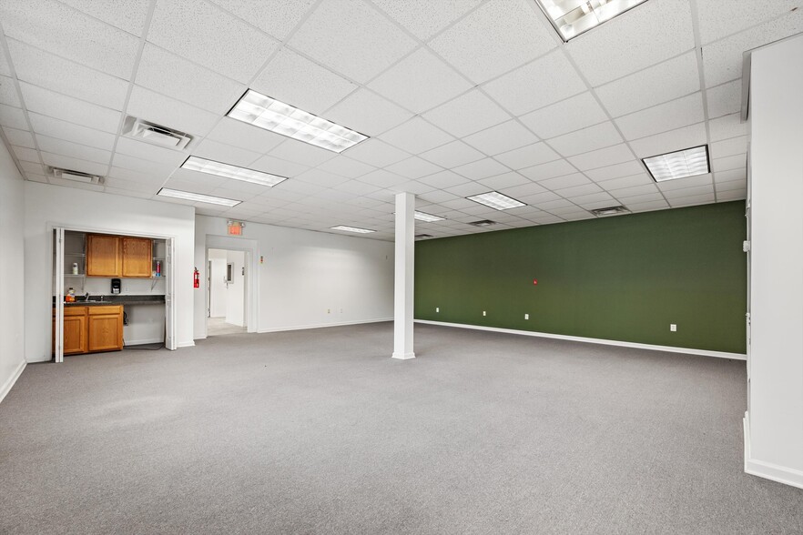 More Photos Of 225 E Pall Mall St, Winchester Flex For Sale