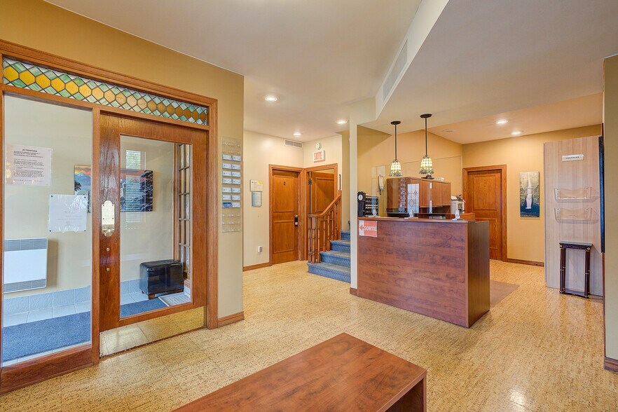 More Photos Of 415 Rue Du Village, Repentigny Office For Sale