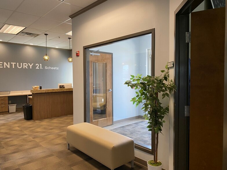 More Photos Of 4929 E 96th St, Indianapolis Office For Sale