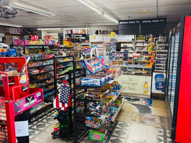 More Photos Of 1131 E Broadway Ave, Enid Convenience Store For Sale