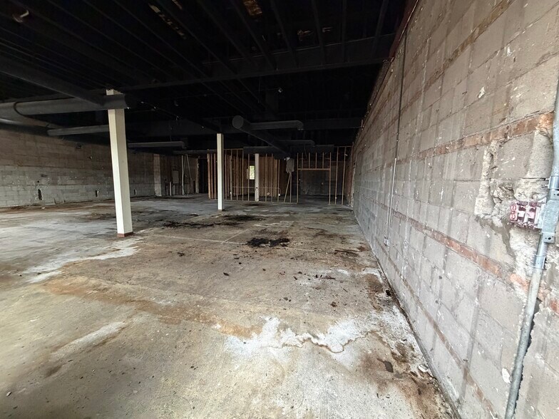 More Photos Of 529-535 E 5th Ave, Gary Restaurant For Lease