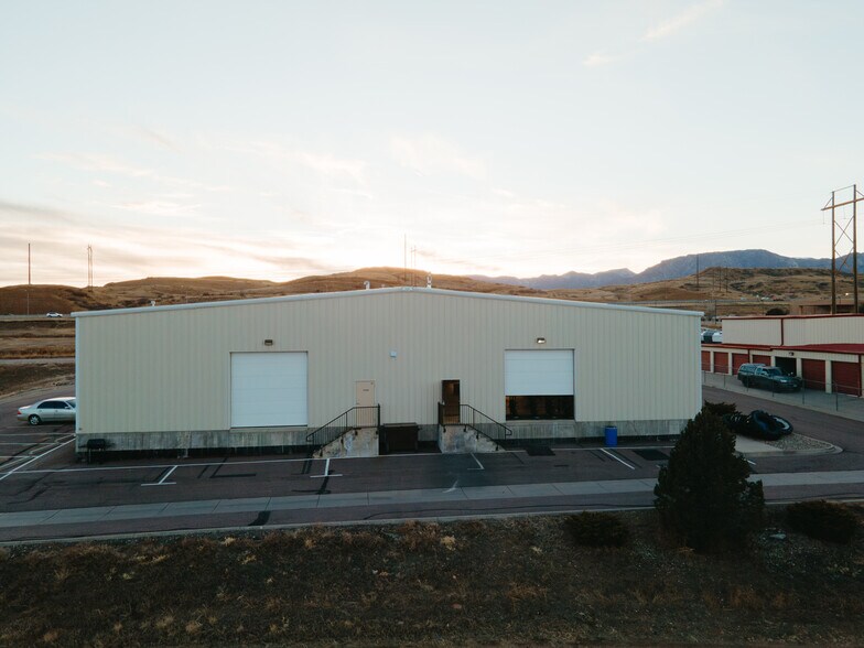 More Photos Of 7049 Bandley Dr, Fountain Showroom For Lease