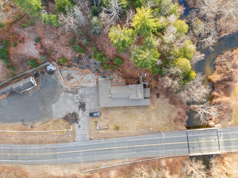 More Photos Of 335 Salmon Brook St, Granby Restaurant For Lease