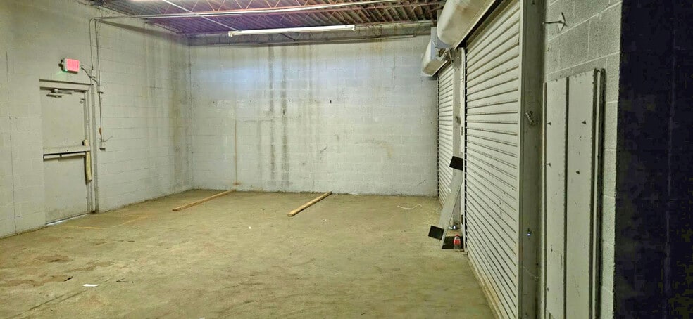 More Photos Of 900-916 N Horner Blvd, Sanford General Retail For Lease