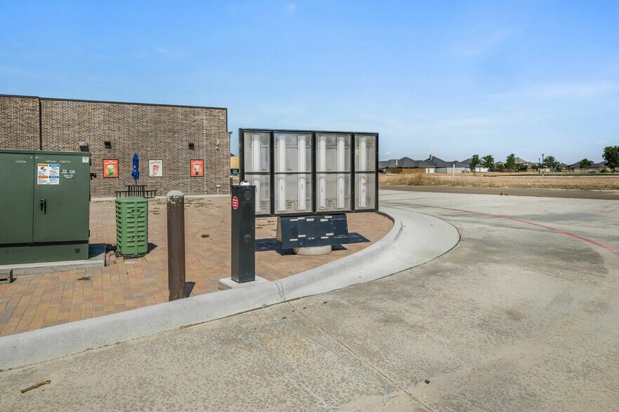More Photos Of 9402 Hillside Rd, Amarillo Freestanding For Lease