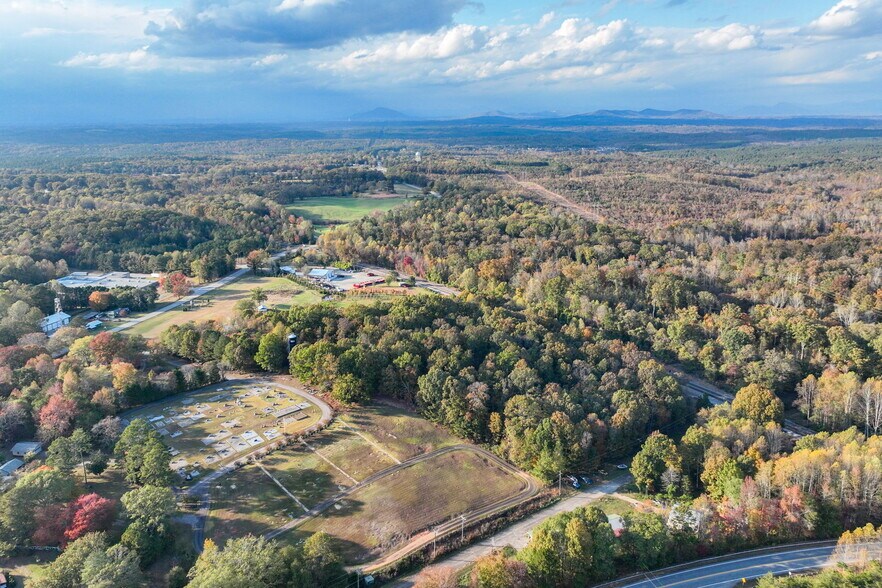 More Photos Of 5662 Cemetery Rd, Lula Land For Lease