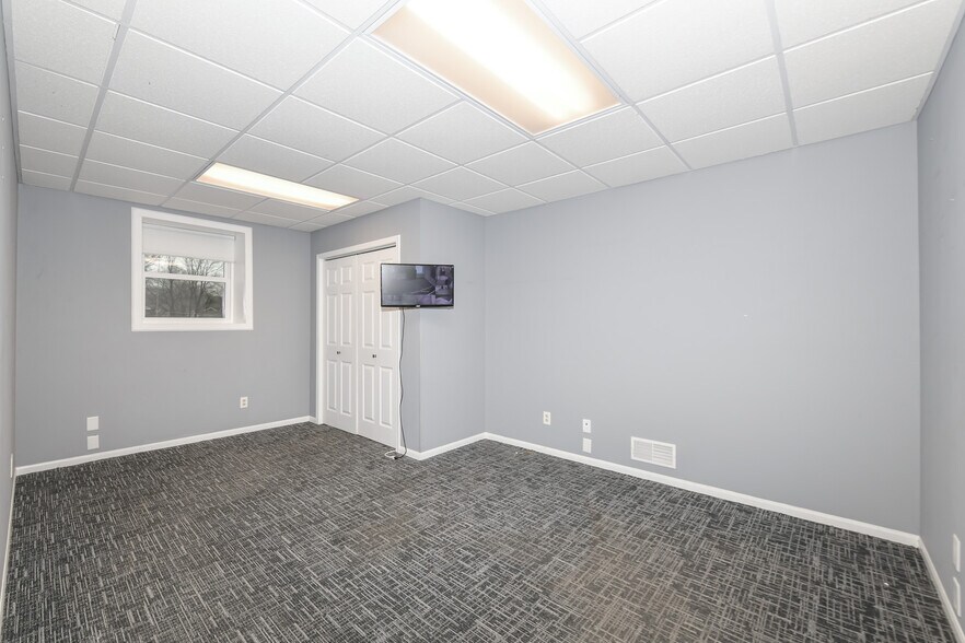 More Photos Of 108 N Front St, Burlington Specialty For Sale