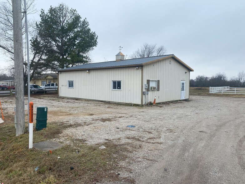 More Photos Of 4520 NE Hudson Rd, Rogers Auto Repair For Sale