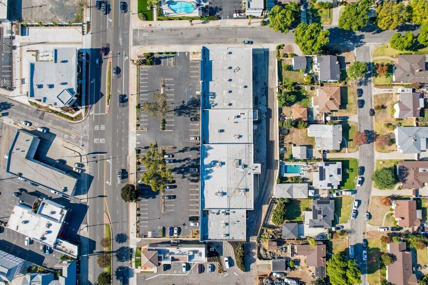 More Photos Of 14153 Whittier Blvd, Whittier Unknown For Lease