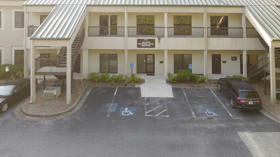 More Photos Of 1380 Milstead Ave NE, Conyers Medical For Lease