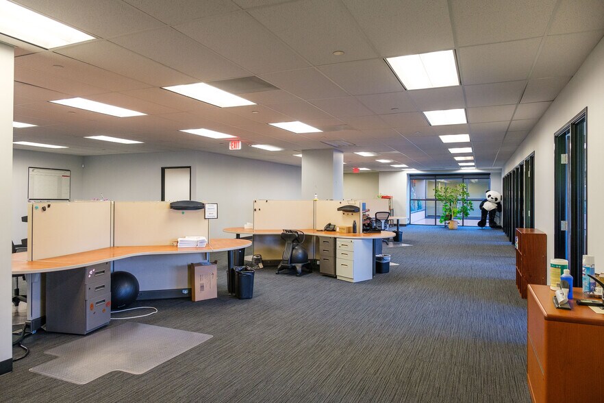 More Photos Of 805 Broadway St, Vancouver Office For Lease