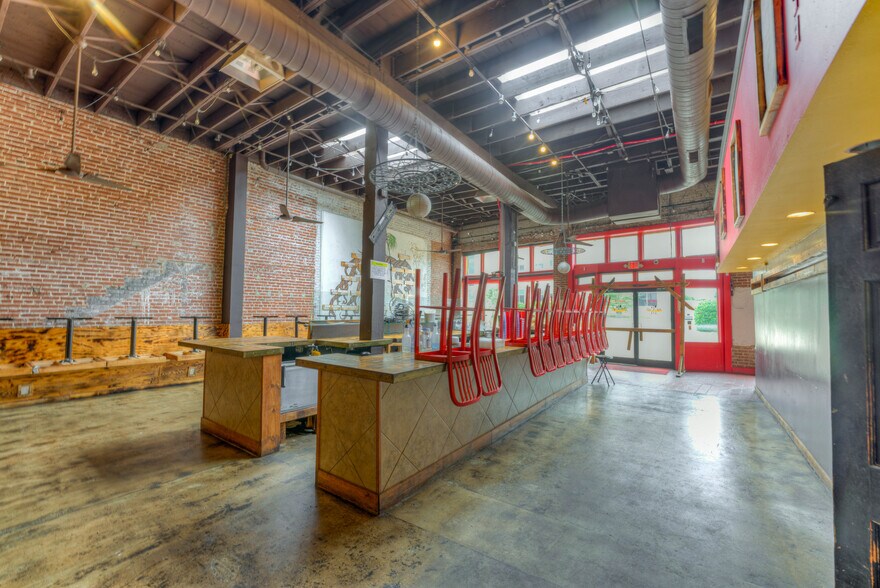 More Photos Of 668 Union Ave, Memphis General Retail For Sale