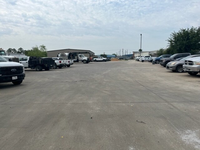 More Photos Of 5114 Railroad St, Deer Park Warehouse For Lease