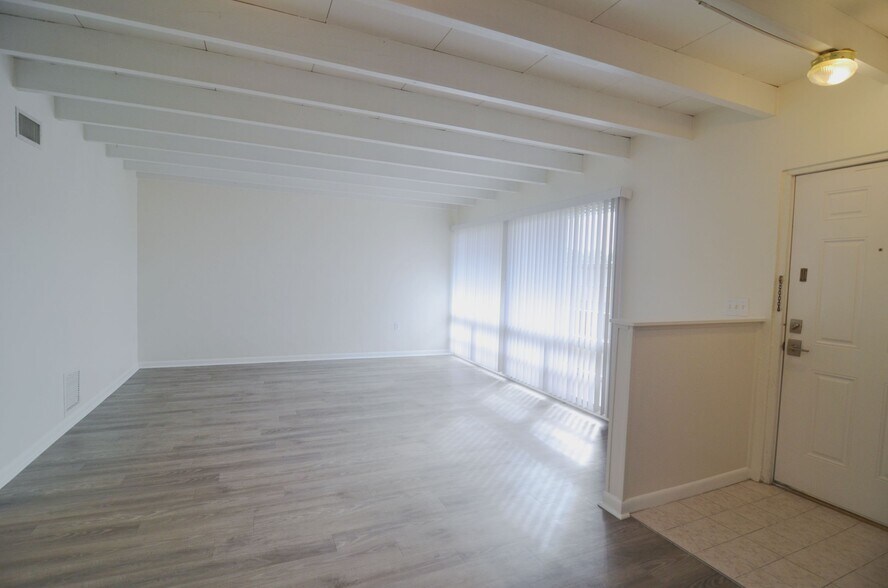More Photos Of 1217 Park Ave, Orange Park Apartments For Sale