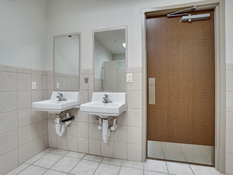 More Photos Of 561 25 Rd, Grand Junction Office For Lease