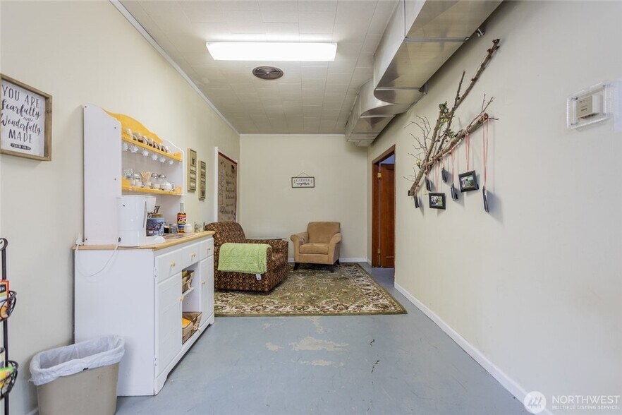 More Photos Of 1019 12th St, Anacortes Flex For Lease