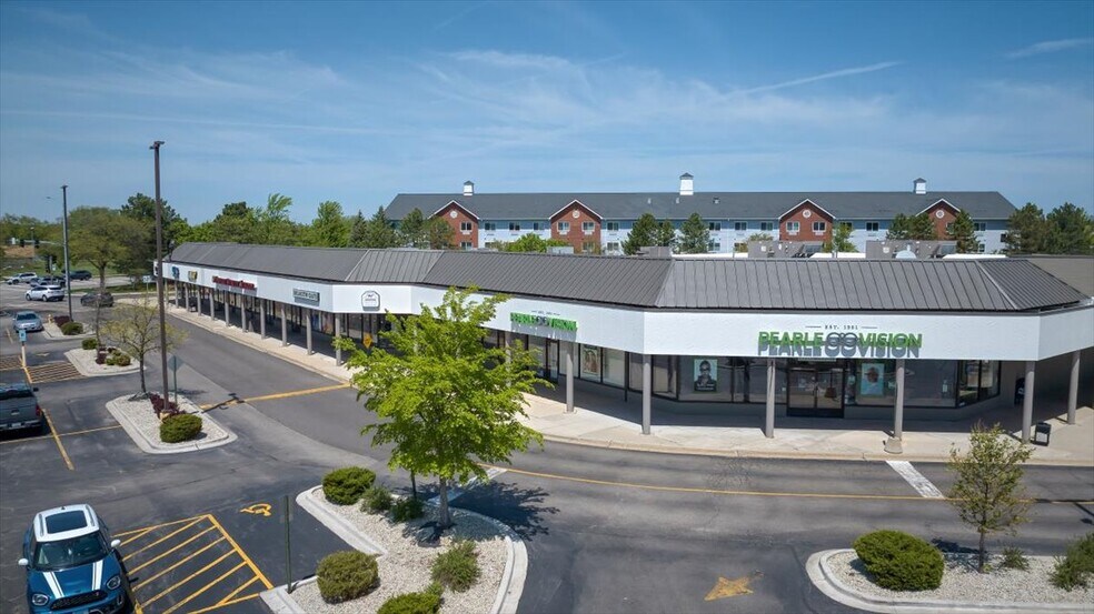 More Photos Of 220-290 Hawthorn Rd, Vernon Hills Unknown For Lease