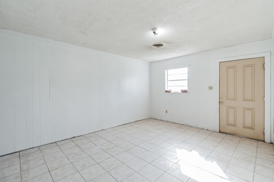 More Photos Of 604 N 3rd St, Haskell Multifamily For Sale