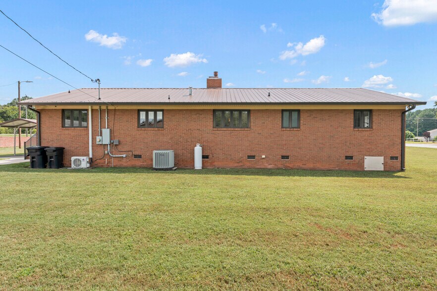 More Photos Of 128 Killian Farm Rd, Stanley Medical For Lease