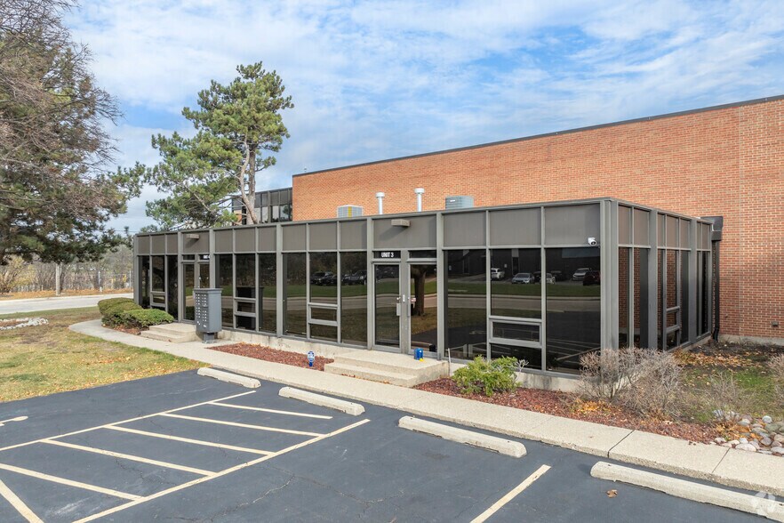 More Photos Of 3501 Woodhead Dr, Northbrook Warehouse For Lease