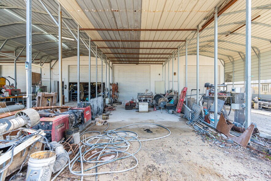 More Photos Of 2700 Evans Ave, Fort Myers Light Manufacturing For Lease
