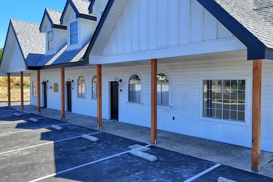 More Photos Of 49271 Golden Oak Loop, Oakhurst Hotel For Lease