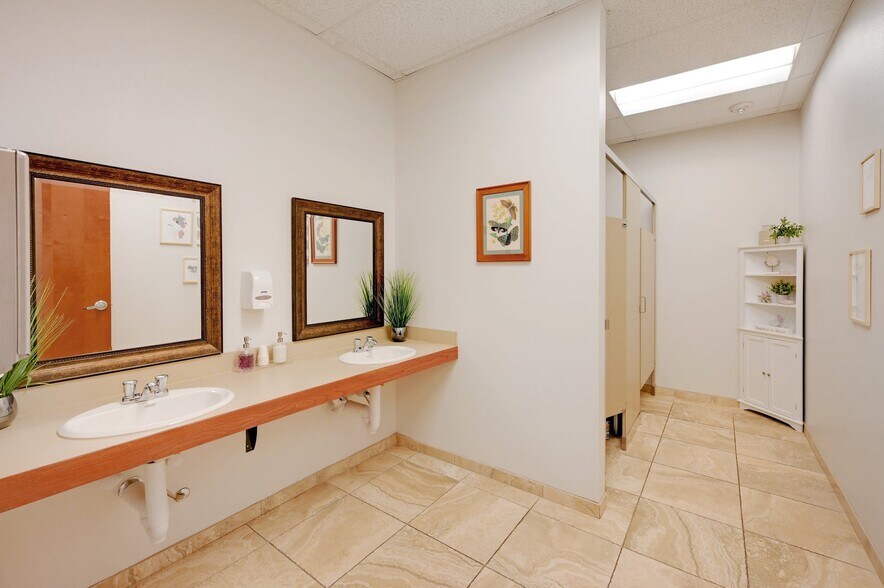 More Photos Of 333 US HWY 290 E, Dripping Springs Unknown For Lease