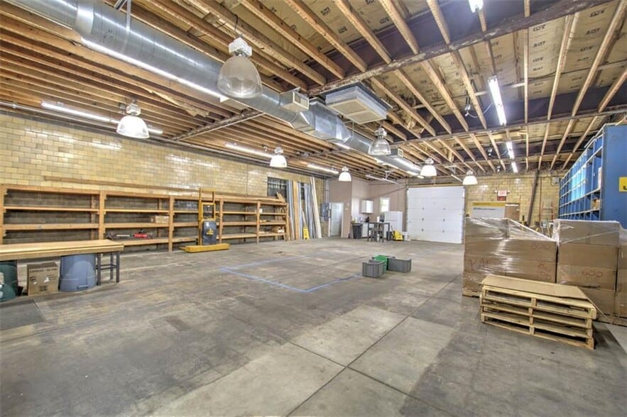 More Photos Of 1050 N Main St, Decatur Office For Sale