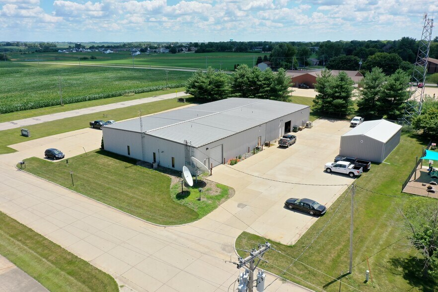 More Photos Of 1801 N 13th Ave E, Newton Flex For Lease