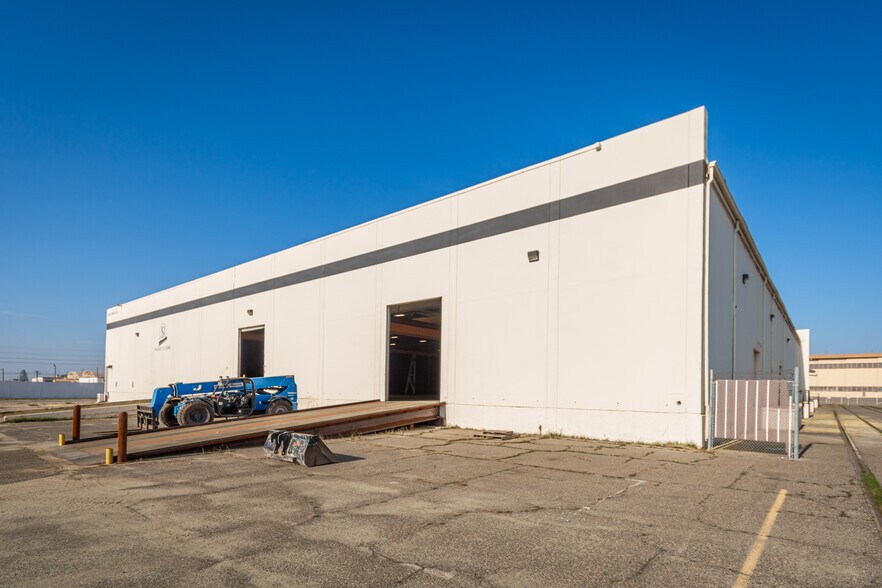 More Photos Of 2901 Apron Ave, Atwater Warehouse For Sale