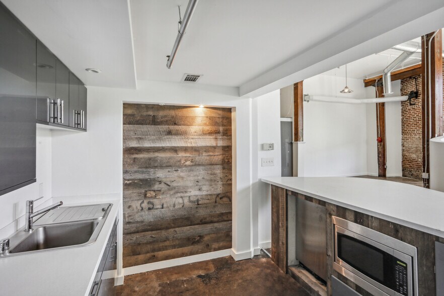 More Photos Of 887 W Marietta St NW, Atlanta Loft Creative Space For Lease