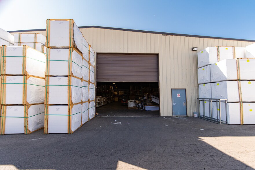 More Photos Of 701 S 100 E, Provo Manufacturing For Lease