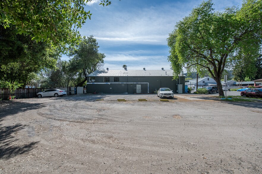 More Photos Of 115 E 2nd St, Cloverdale Warehouse For Sale