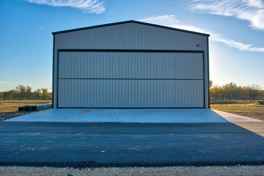 Primary Photo Of 15850 Salado Airport Rd, Salado Airplane Hangar For Sale