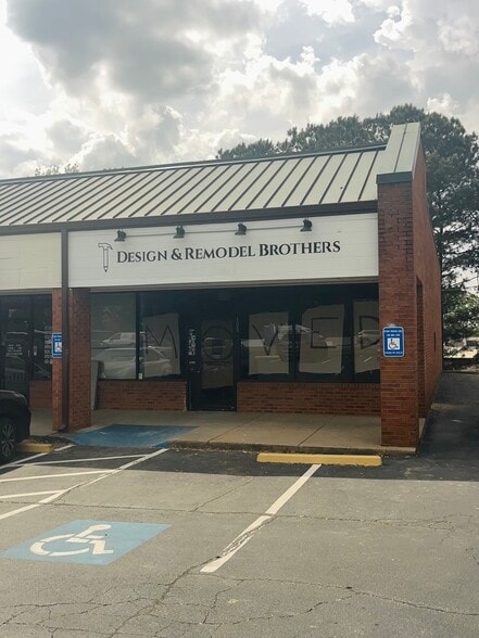 More Photos Of 9550 Main St, Woodstock Unknown For Lease