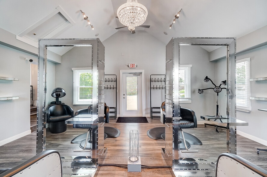 More Photos Of 235 W Franklin St, Centerville Storefront Retail Office For Lease