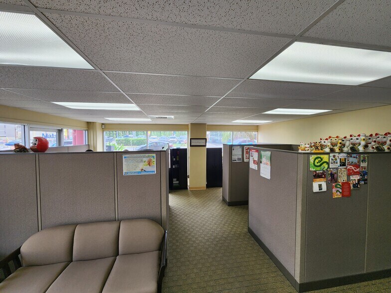 More Photos Of 1449 S Beretania St, Honolulu Parking Garage For Lease