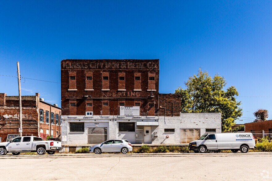 More Photos Of 909 State Line Rd, Kansas City Warehouse For Sale