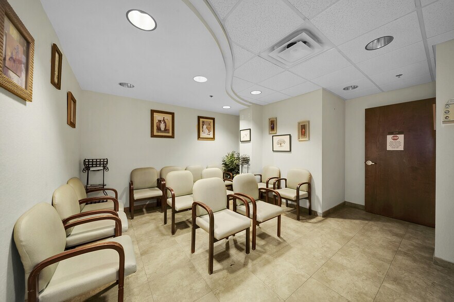 More Photos Of 350 N Pine Island Rd, Plantation Medical For Lease