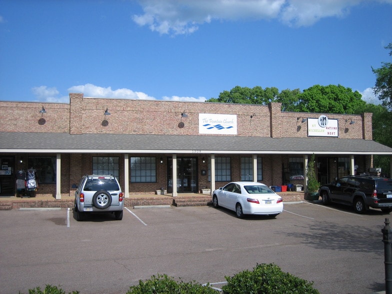 Primary Photo Of 1308 N Lamar Blvd, Oxford Office For Lease