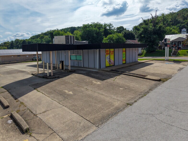 More Photos Of 226 Washington St, Newell Storefront Retail Residential For Sale