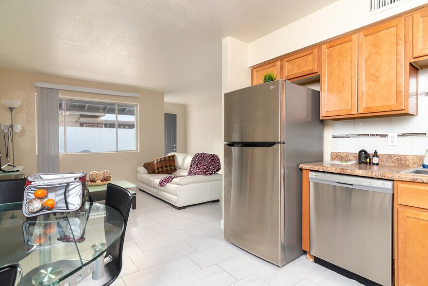 More Photos Of 528 W La Jolla Dr, Tempe Apartments For Sale