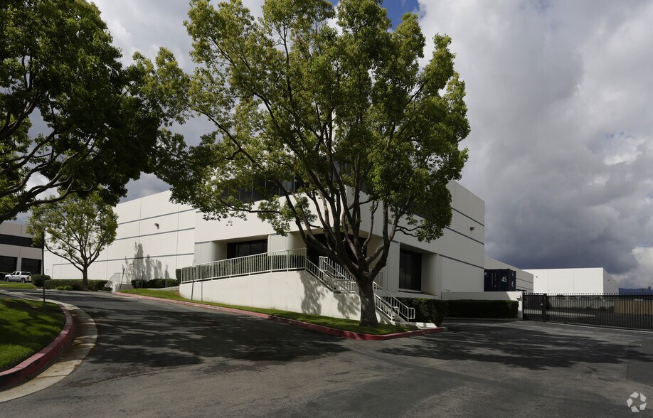 More Photos Of 2090 California Ave, Corona Warehouse For Lease