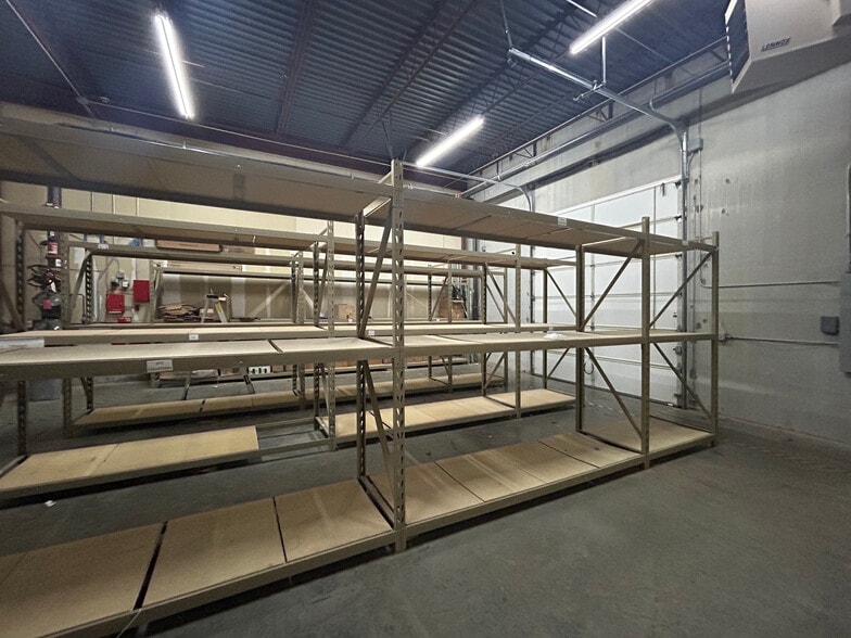 More Photos Of 13400-13428 W 99th St, Lenexa Light Distribution For Lease