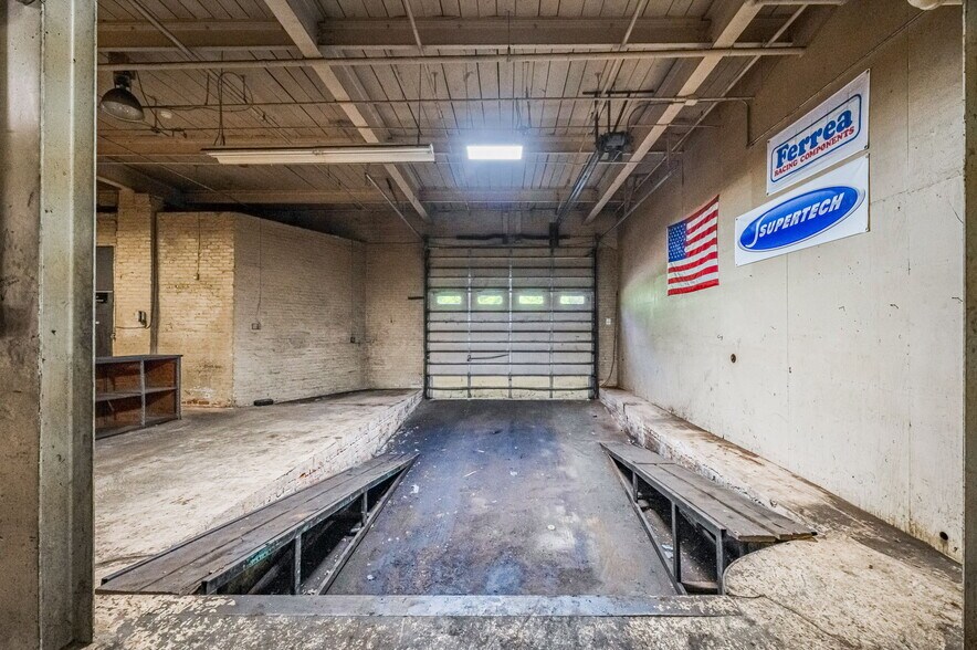 More Photos Of 590-628 Center St, Chicopee Warehouse For Lease