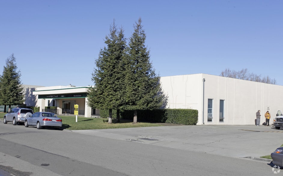 More Photos Of 7075 Commerce Cir, Pleasanton Warehouse For Lease