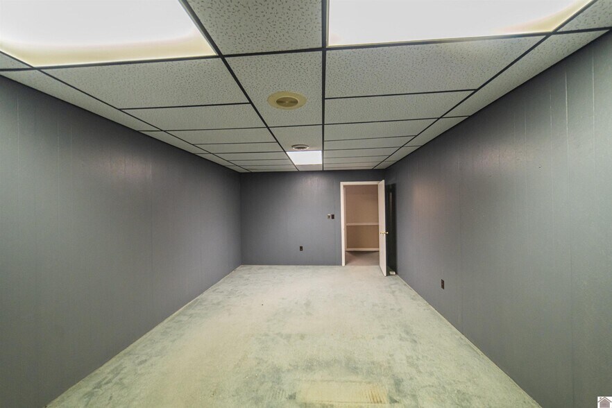 More Photos Of 703 Jefferson St, Paducah Office For Sale