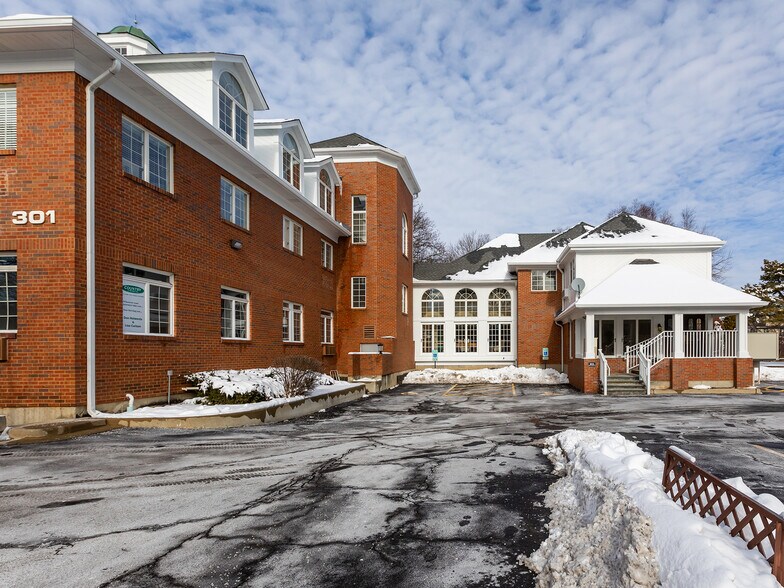 More Photos Of 301 W Roosevelt Rd, Wheaton Office For Lease